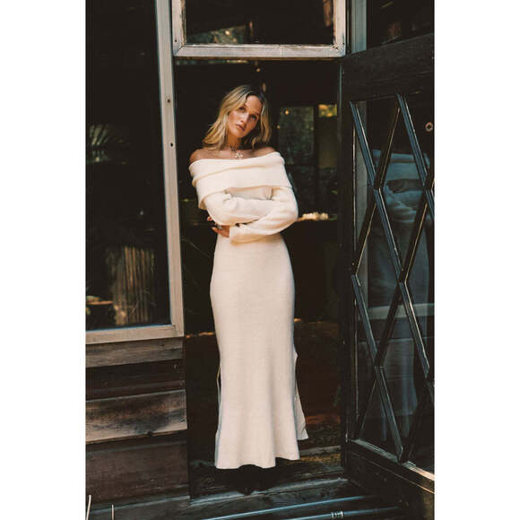 12th Tribe Simone White Off The Shoulder Sweater Maxi Dress Size SS - Picture 3 of 4
